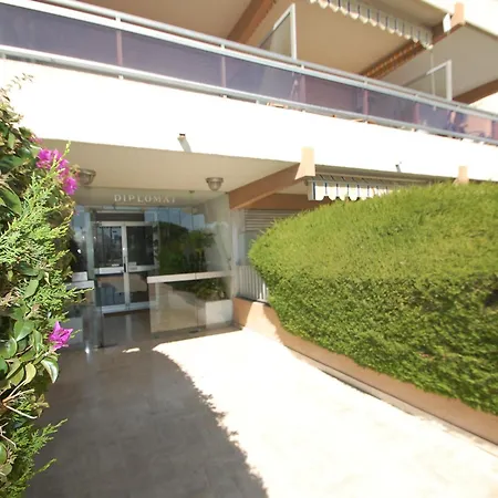 Beau 3p Renove Avec Terrasse, Parking Prive Et Climatisation - Fr-1-196-267 * Mentona